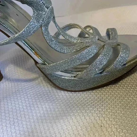 Unlisted Strappy Silver 4 Inch Stiletto Platform Heels Shoes Women’s Size 9 - Picture 12 of 12